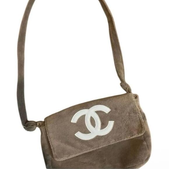 CHANEL VIP Crossbody Messenger Bag – Limited Edition- NWT -INCLUDES COA✨ - Picture 1 of 5